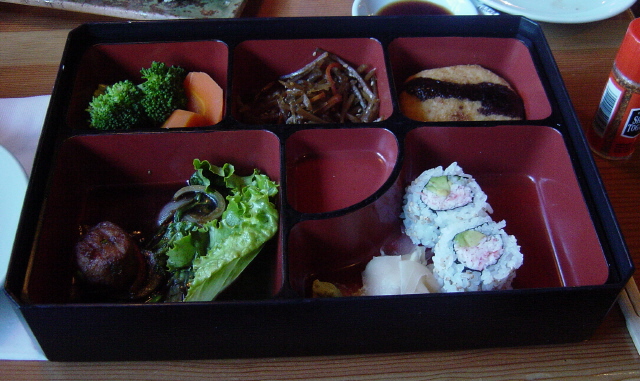 bento-restaurante-6 el-bento-una-forma-divertida-para-decorar-un-plato