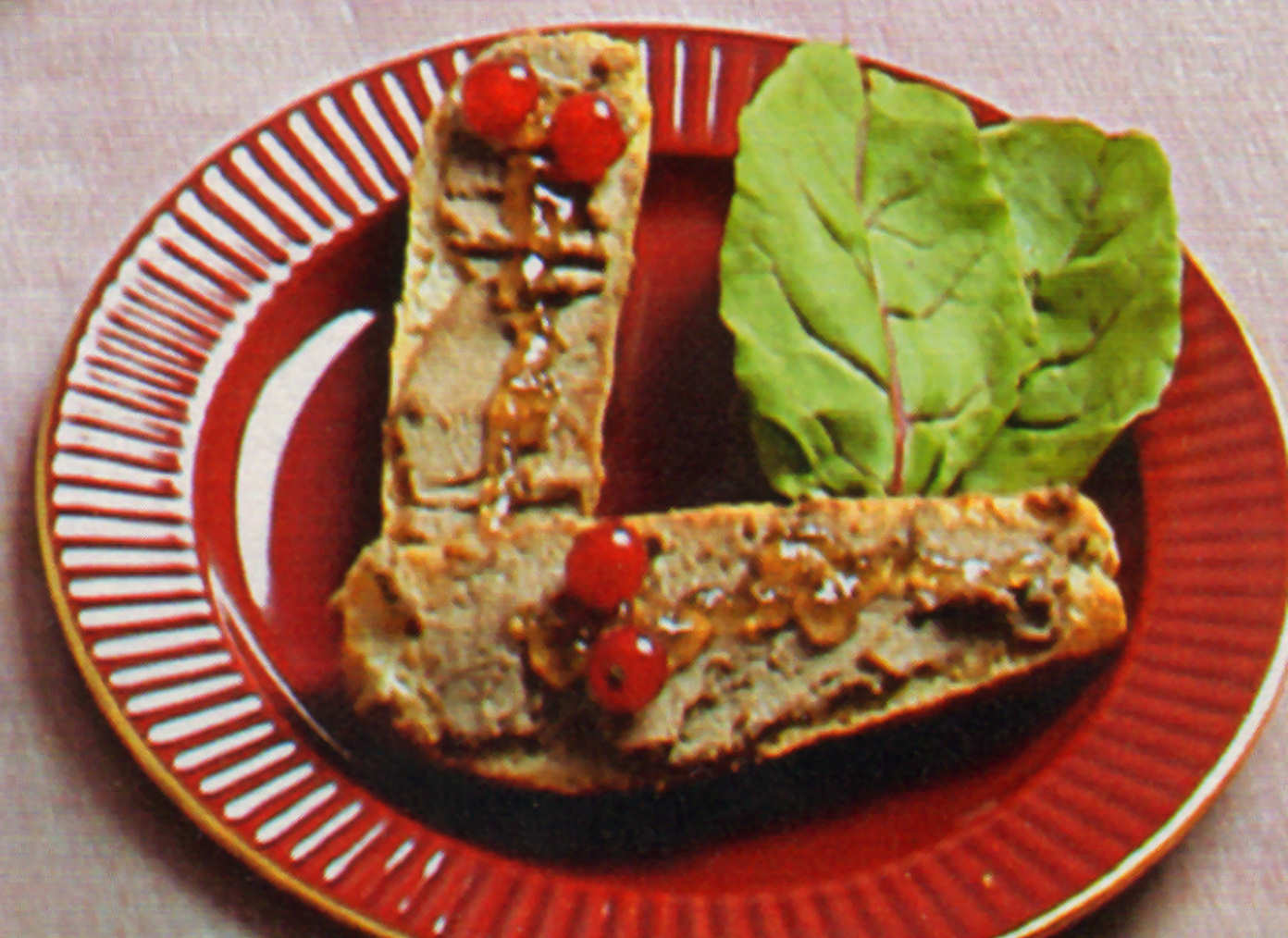 bruschettas-pan-aceitunas-verdes-pate-perdiz-confitura-tomates