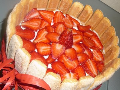 charlota de fresas dulce bizcochos