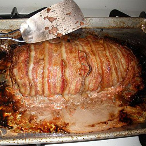 Bacon forrado en pan de carne