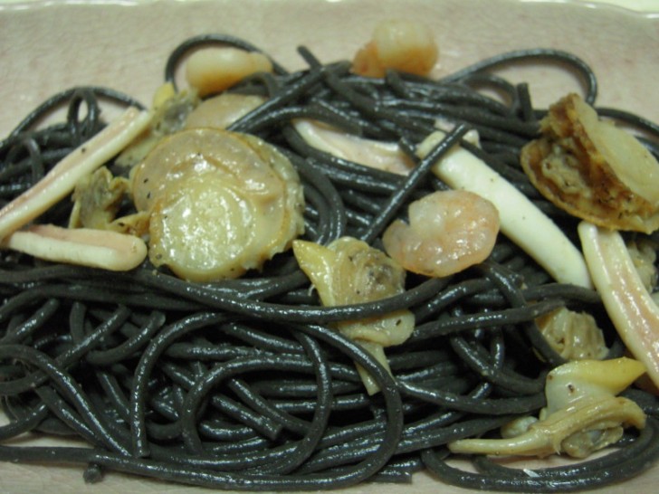 espaguetis-negros-gulas-gambas-light-1