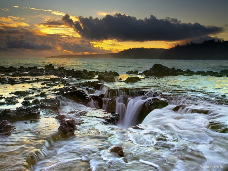 Maelstrom - Kauai Hawaii imgur