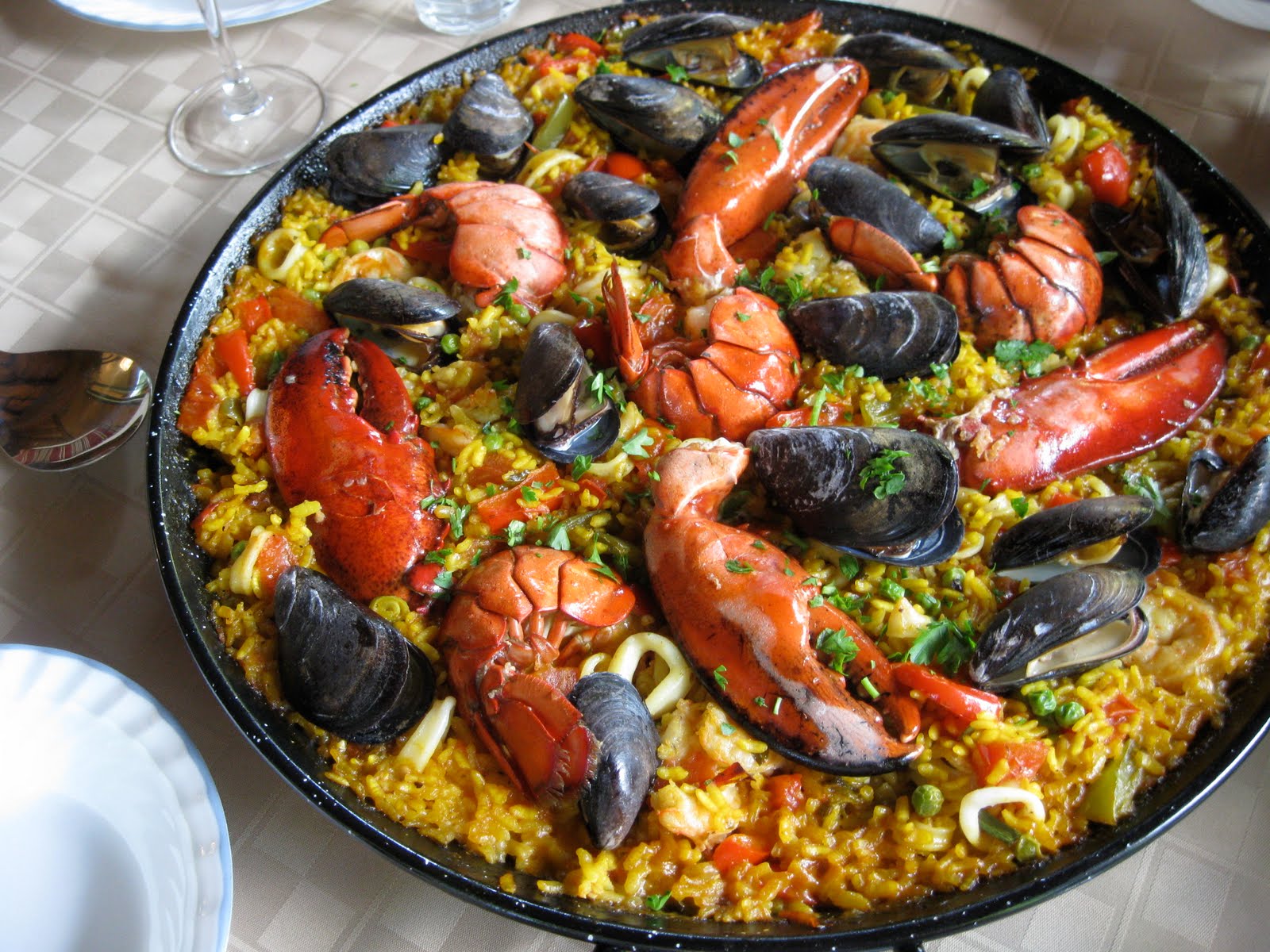 Vídeo receta, paella de marisco | La cocina de Bender