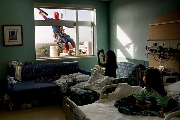 spiderman-lavando