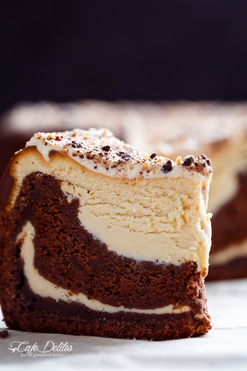 PEANUT BUTTER CHEESECAKE