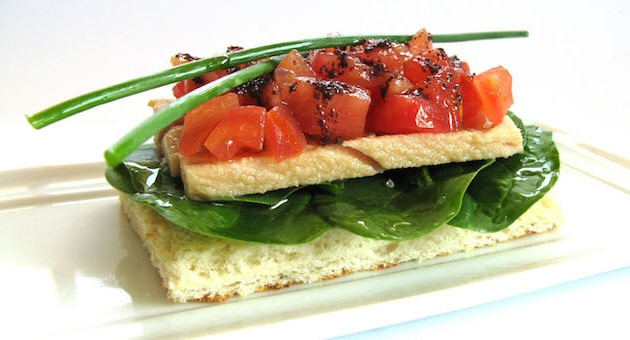 tostada espinaca atun tomate